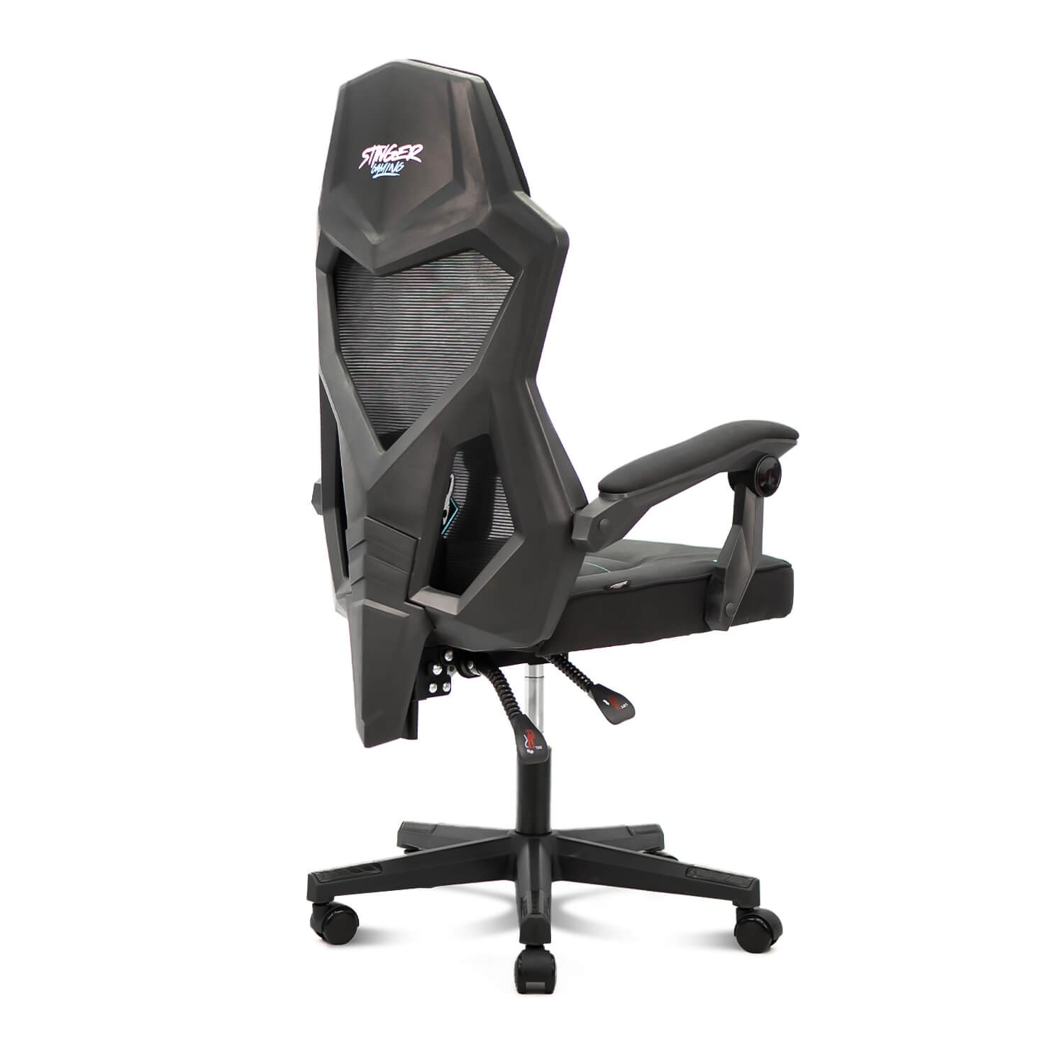 Vista trasera de la silla gaming. Silla negra con respaldo de malla. Logotipo de Stinger Squad.