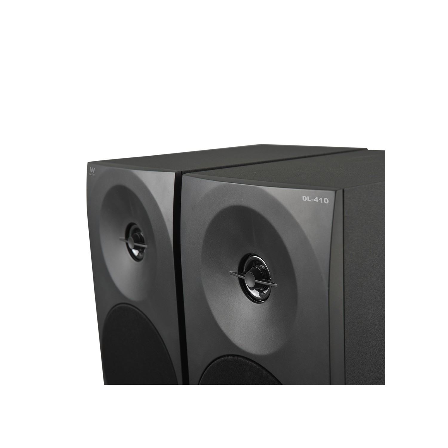 Par de altavoces negros con un altavoz circular y un pequeño logotipo 'W' en la parte superior izquierda.