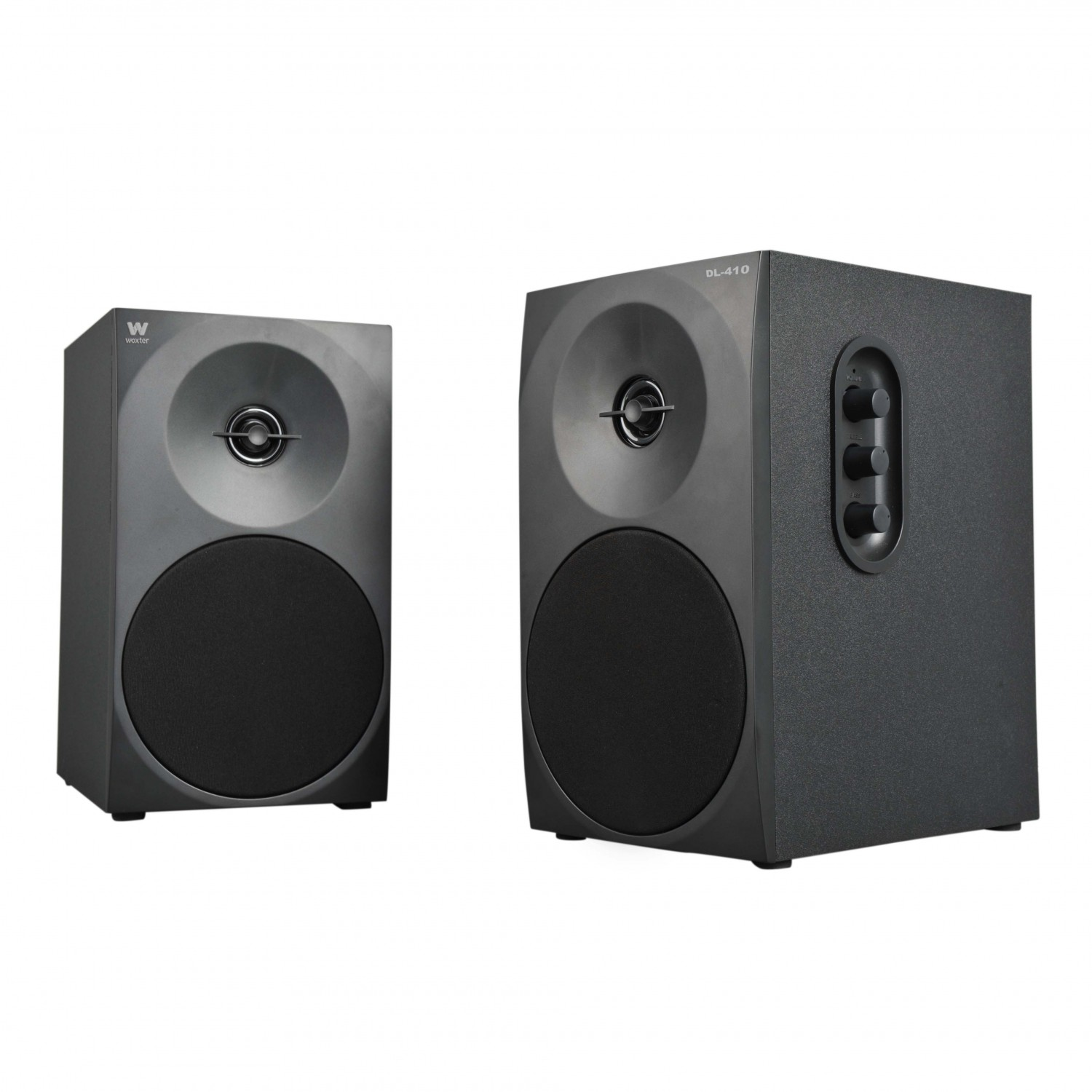 Primer plano de altavoz negro con perillas de volumen, agudos y graves. Logotipo 'W' pequeño visible.