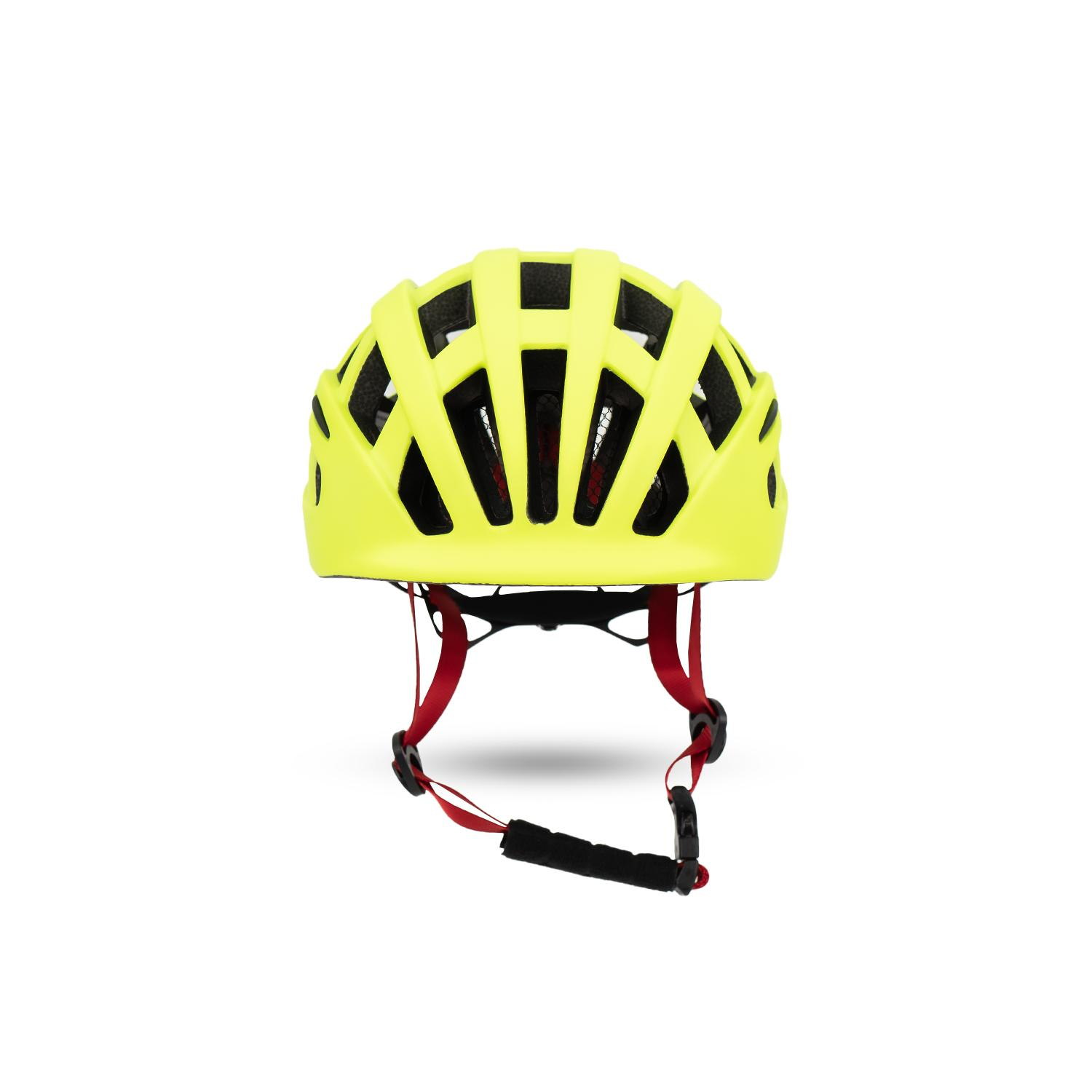 Un casco de bicicleta amarillo brillante, visto de frente. Cuenta con orificios de ventilación y correas rojas.