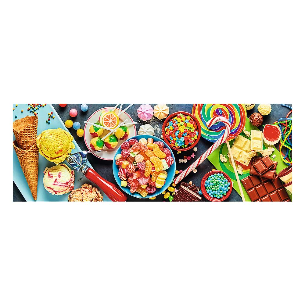 Widok z góry na kolorowe cukierki i słodycze ułożone na niebieskiej powierzchni.