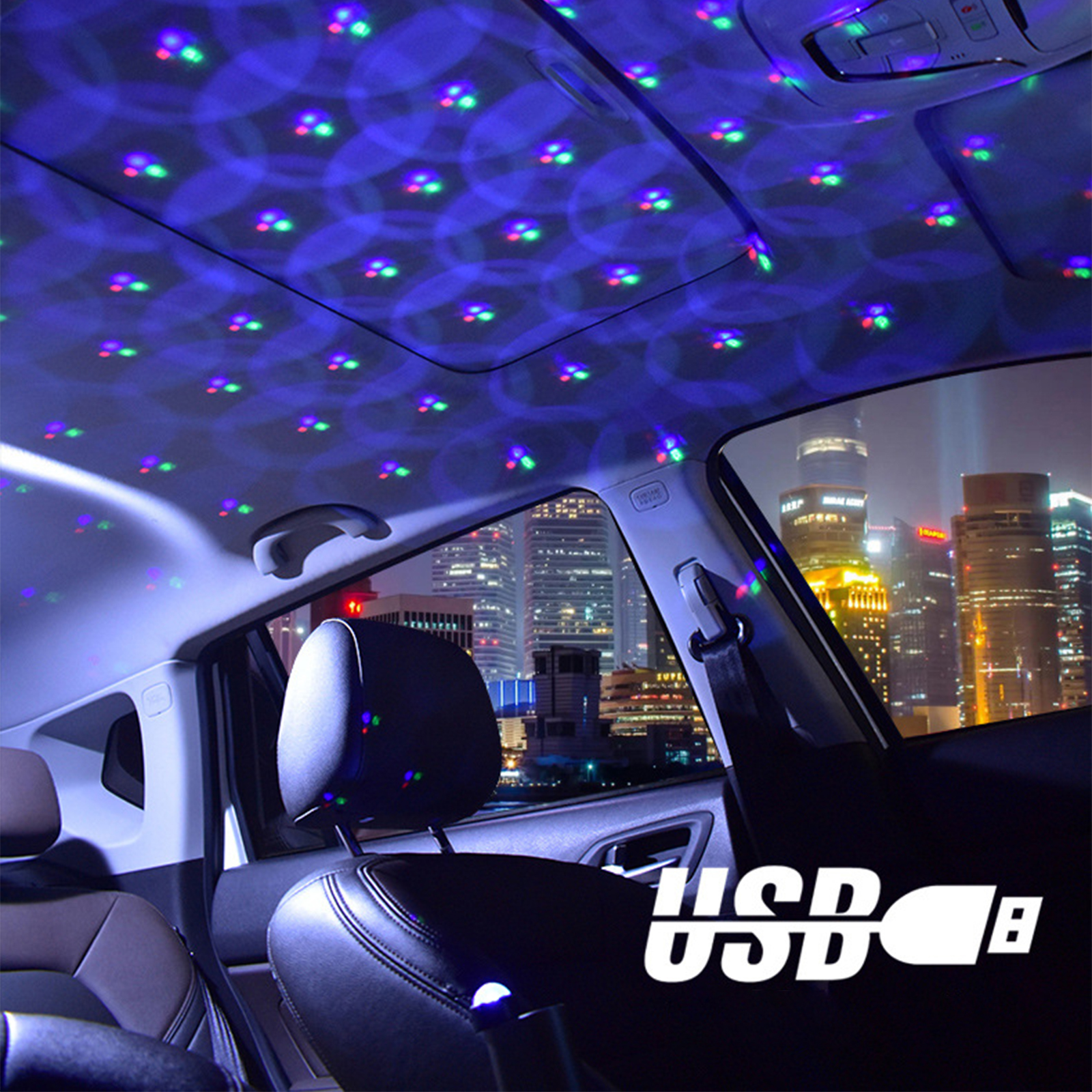 Auto-Innenraum mit Sternenlichtern an der Decke. Die Skyline einer Stadt ist außerhalb der Autofenster sichtbar.
