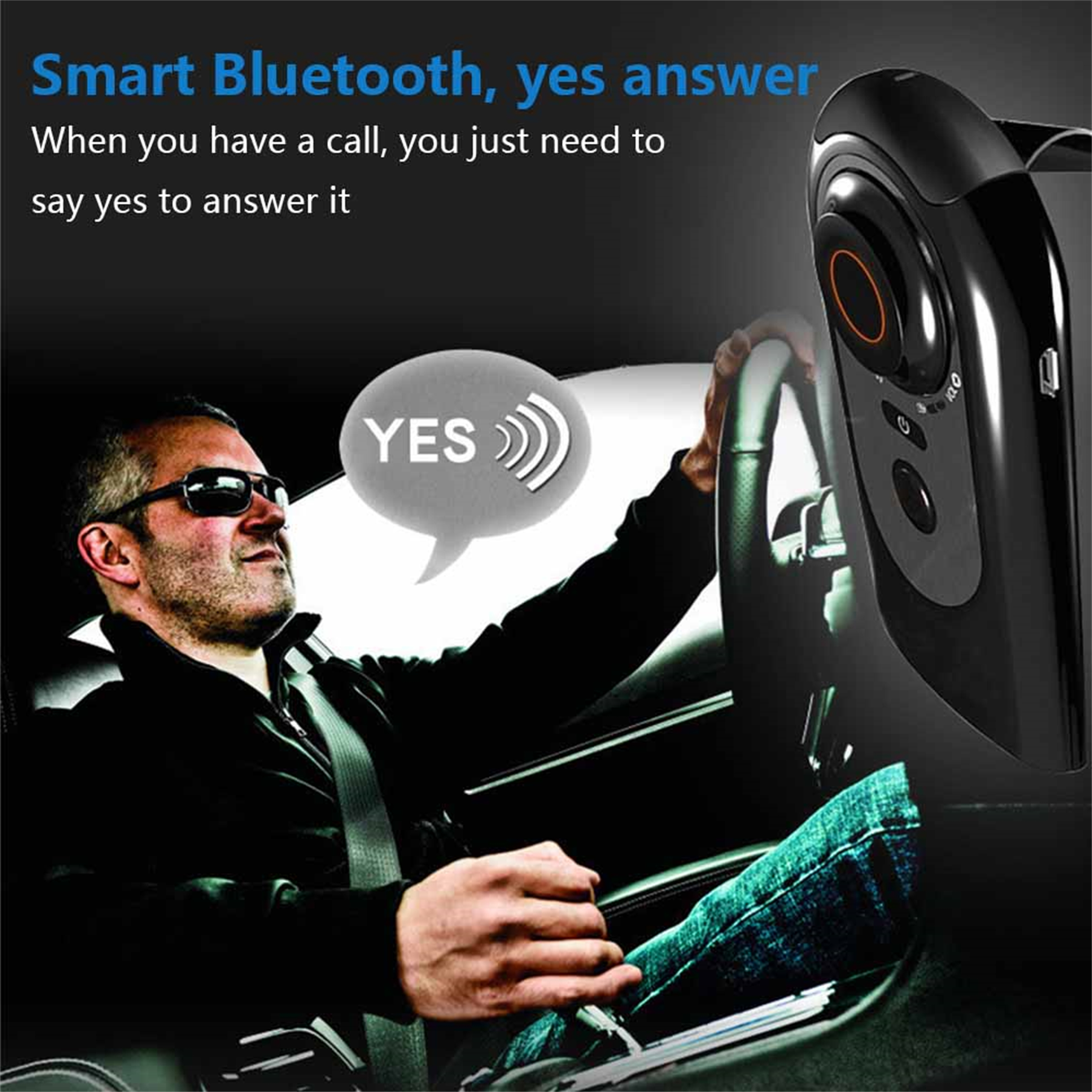 Ein Mann mit Sonnenbrille im Auto benutzt ein Bluetooth-Gerät, mit einer Sprechblase mit der Aufschrift 'JA'.