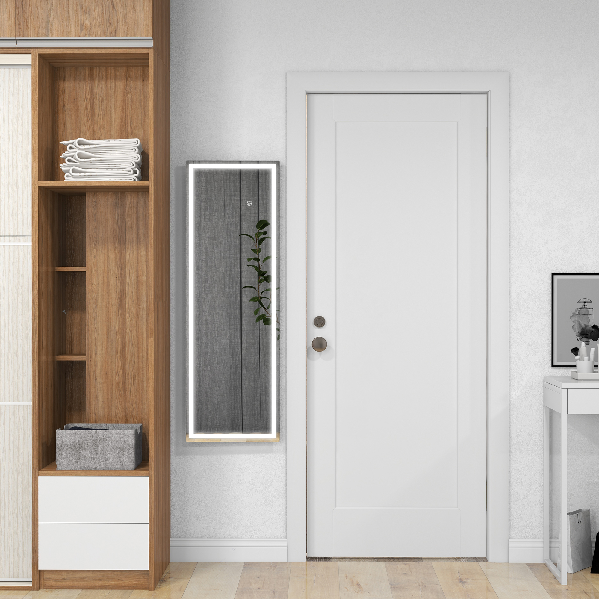Ein Spiegel mit Licht und ein Holzschrank. Eine weiße Tür und ein weißer Schreibtisch sind ebenfalls sichtbar.