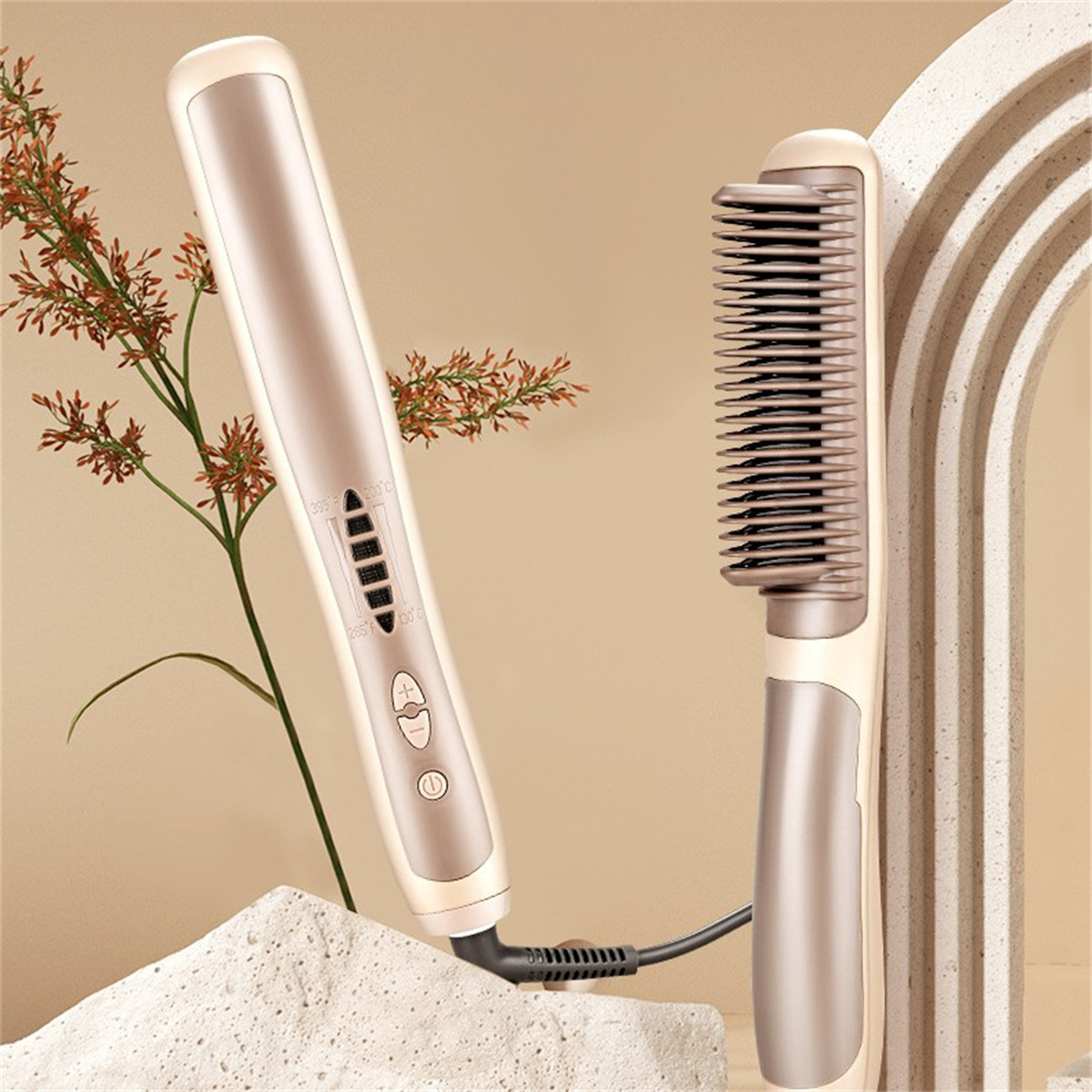 Goldener Haarglätter mit verschiedenen Temperatureinstellungen und Kammdesign.
