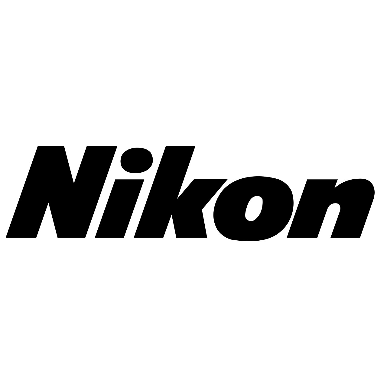 Das Nikon-Logo in schwarzen Buchstaben. Der Hintergrund ist schlicht weiß.