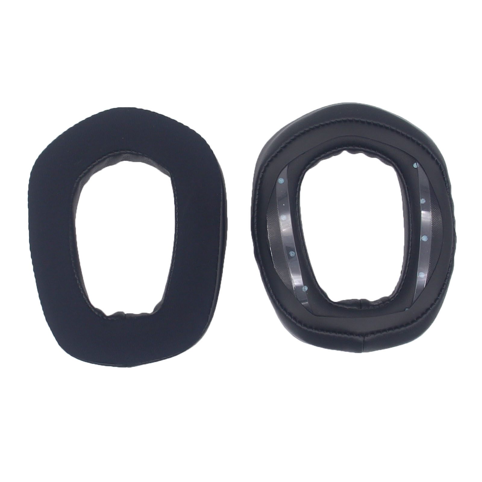Due cuscinetti auricolari neri, di forma ovale, con plastica trasparente all'interno.