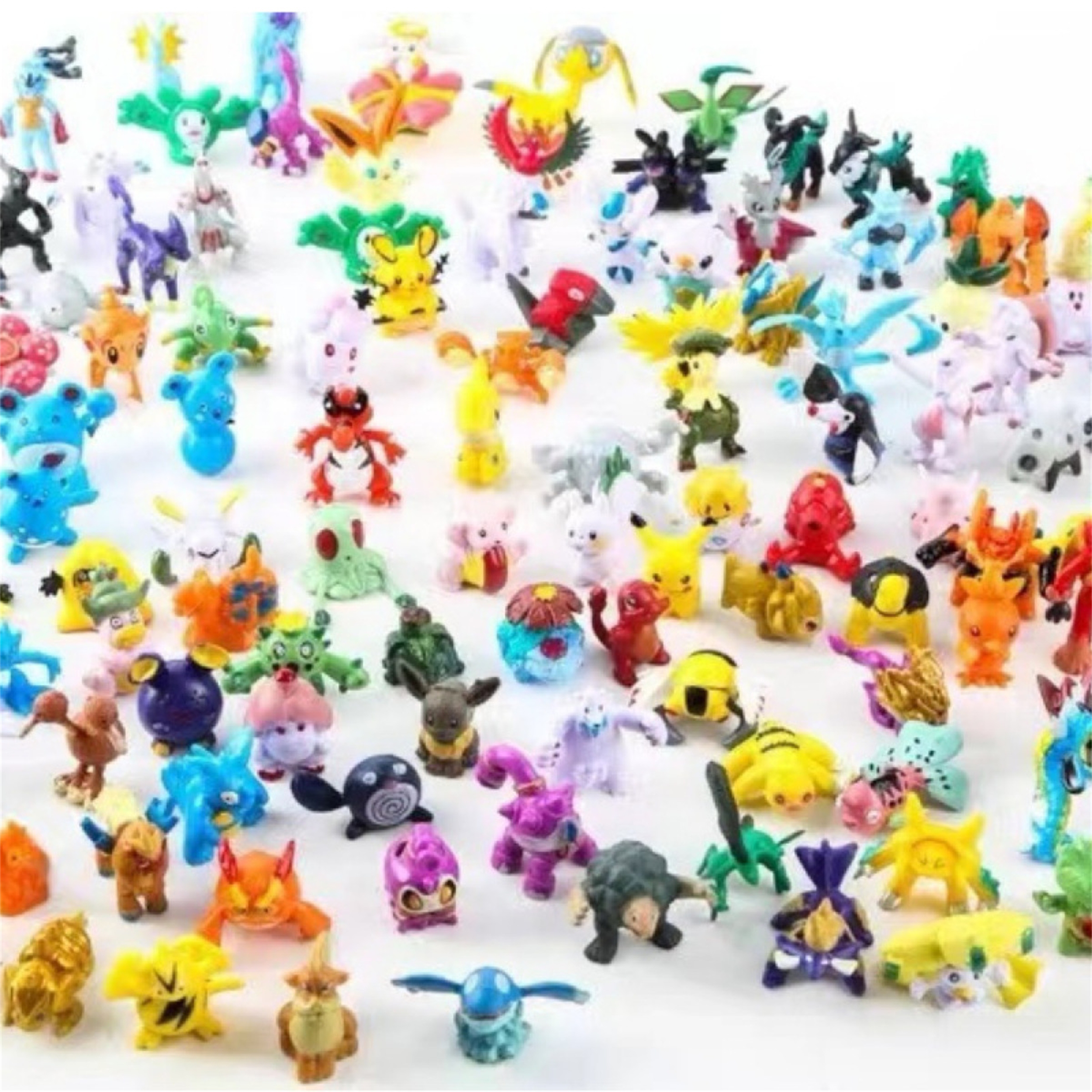 Eine große Gruppe kleiner, bunter Pokemon-Figuren auf weißem Hintergrund.