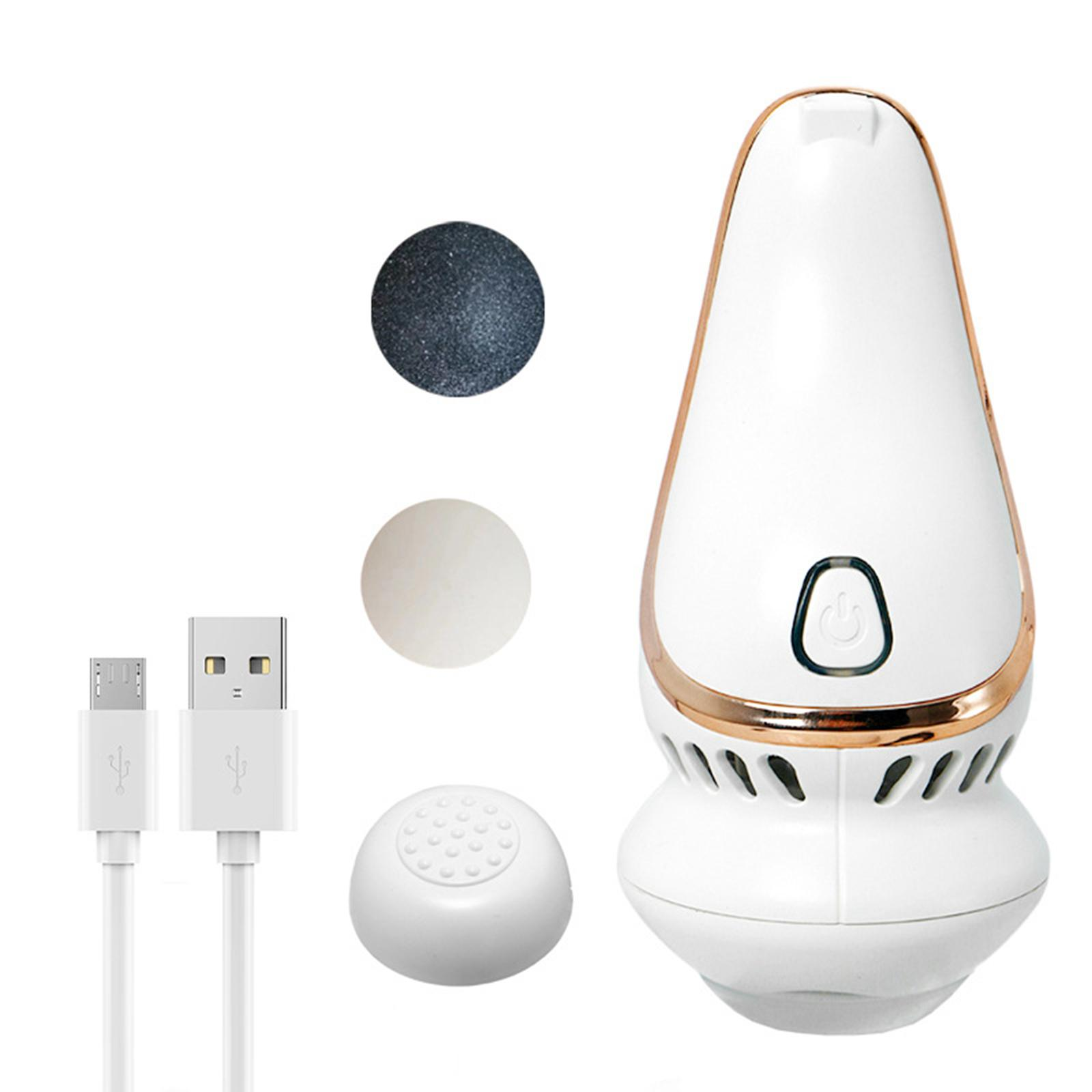 Ein weißes Fußpflegegerät mit drei Schleifaufsätzen und zwei USB-Ladekabeln. Es hat einen Einschaltknopf.