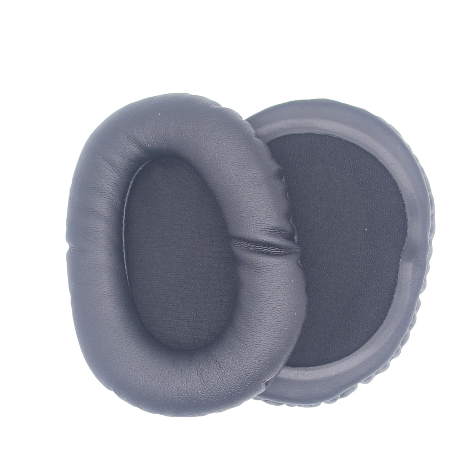 Coppia di cuscinetti neri per cuffie. Sono di forma ovale e realizzati in materiale morbido.