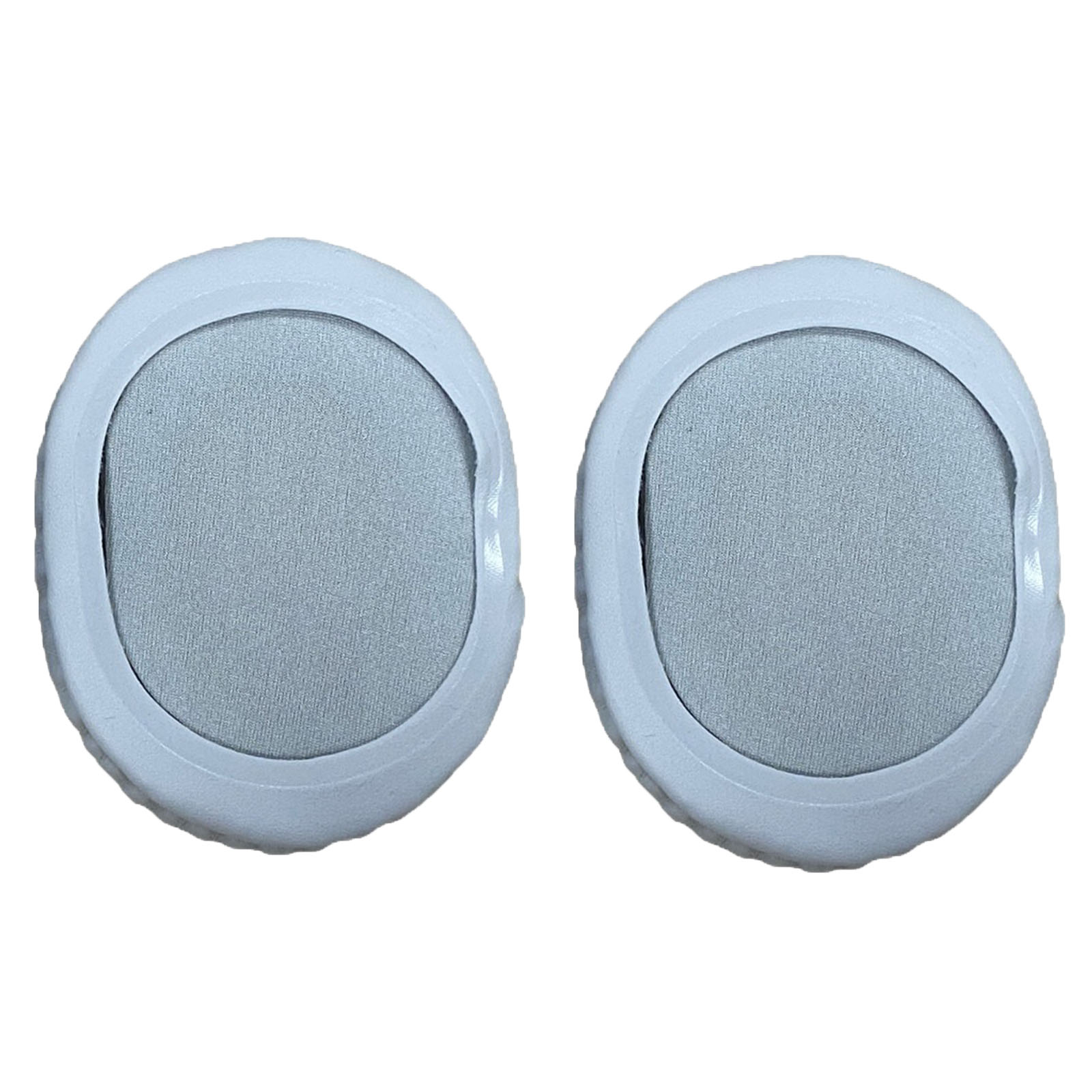 Due cuscinetti auricolari bianchi con tessuto grigio all'interno. Sono circolari.