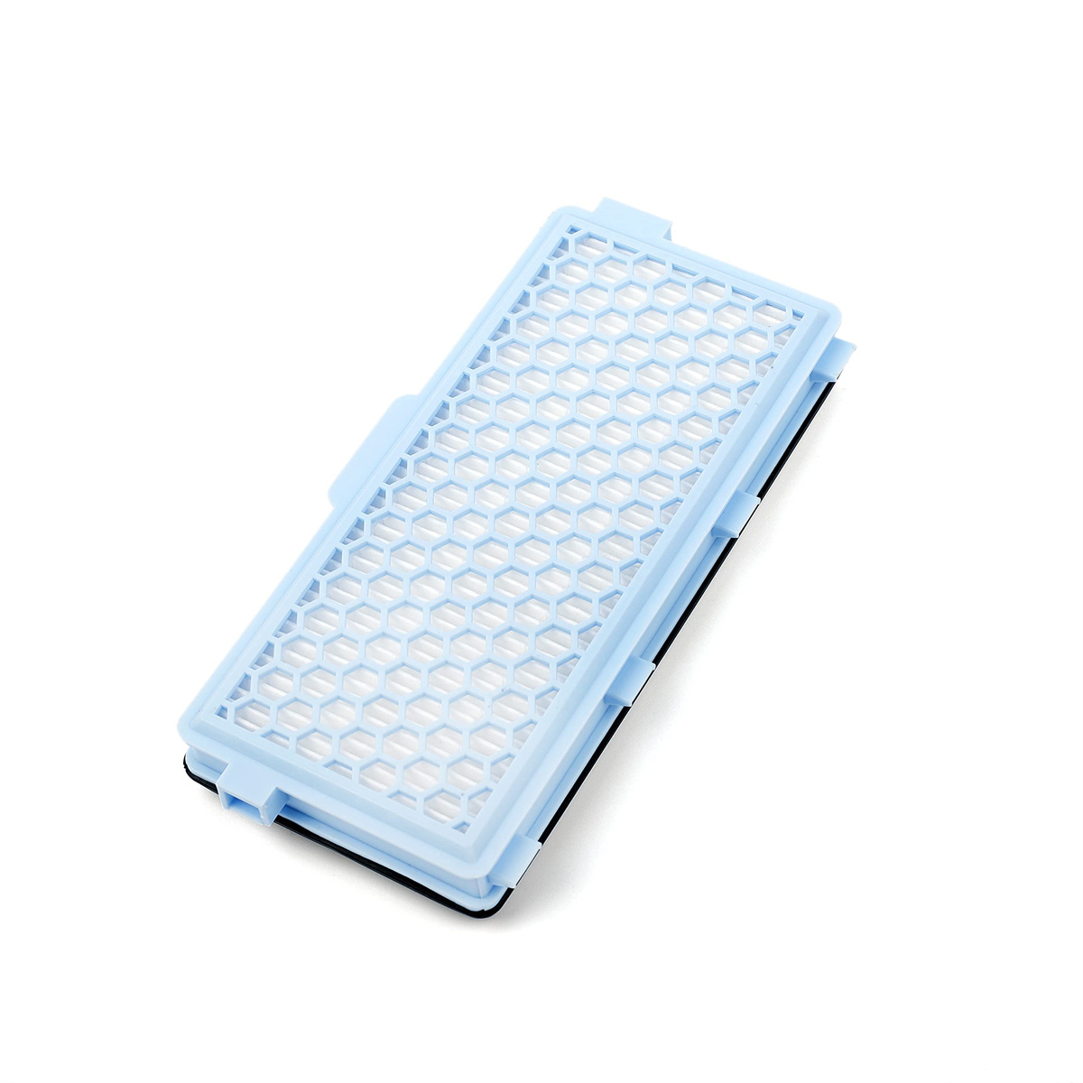 Ein blauer Filter mit Wabenstruktur. Er hat einen schwarzen Rahmen und ist auf weißem Hintergrund.