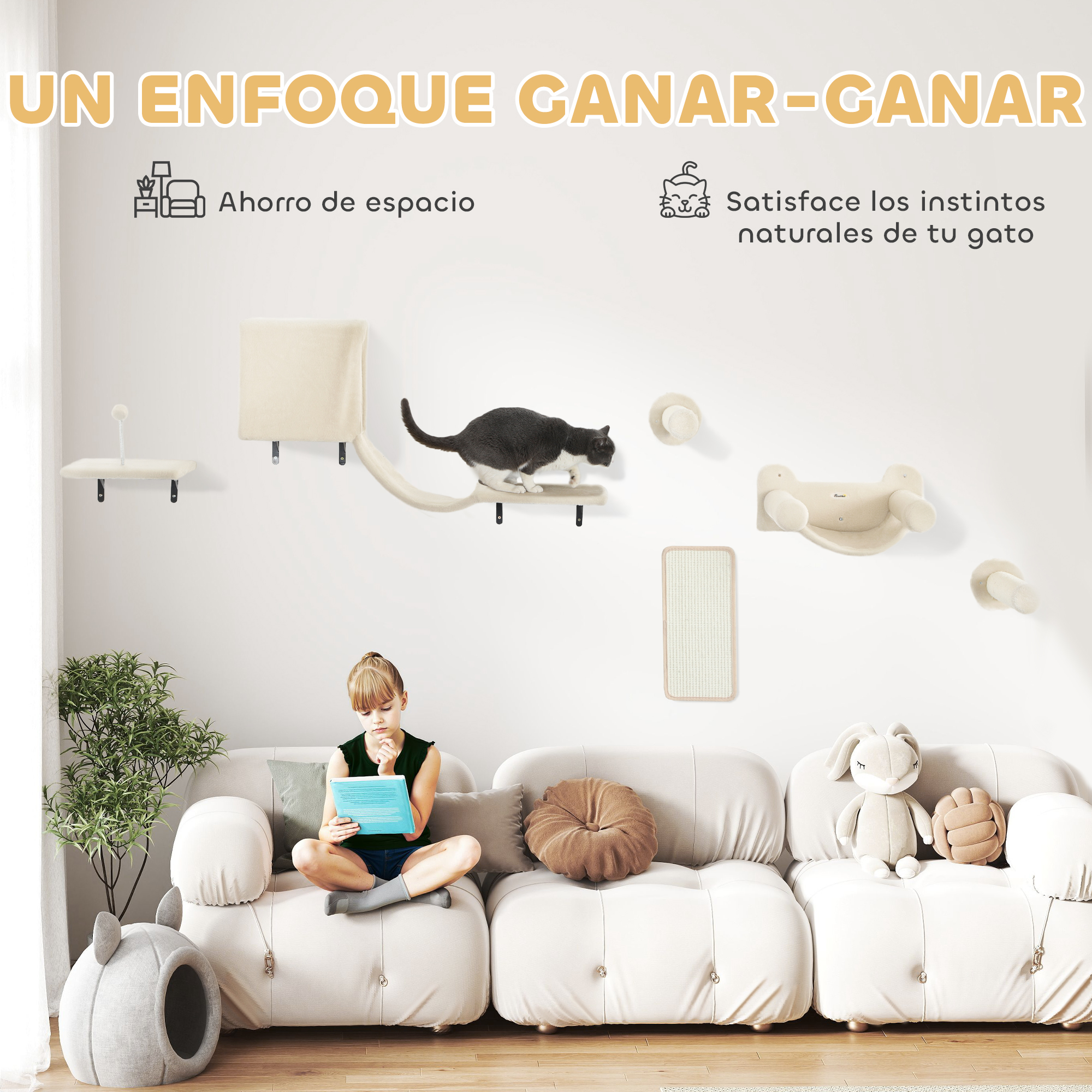 Una niña sentada en un sofá mira una tableta, con muebles para gatos, un gato y un peluche cerca.