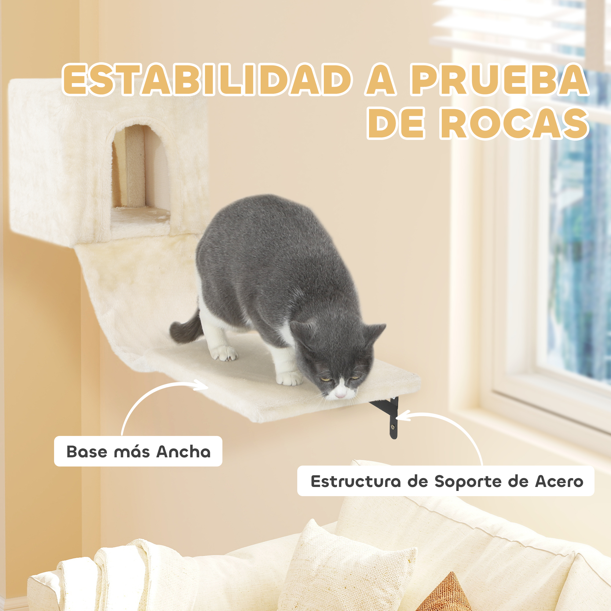 Un gato gris y blanco en un estante para gatos beige. El texto y las flechas apuntan a las características. Una ventana está en el fondo.