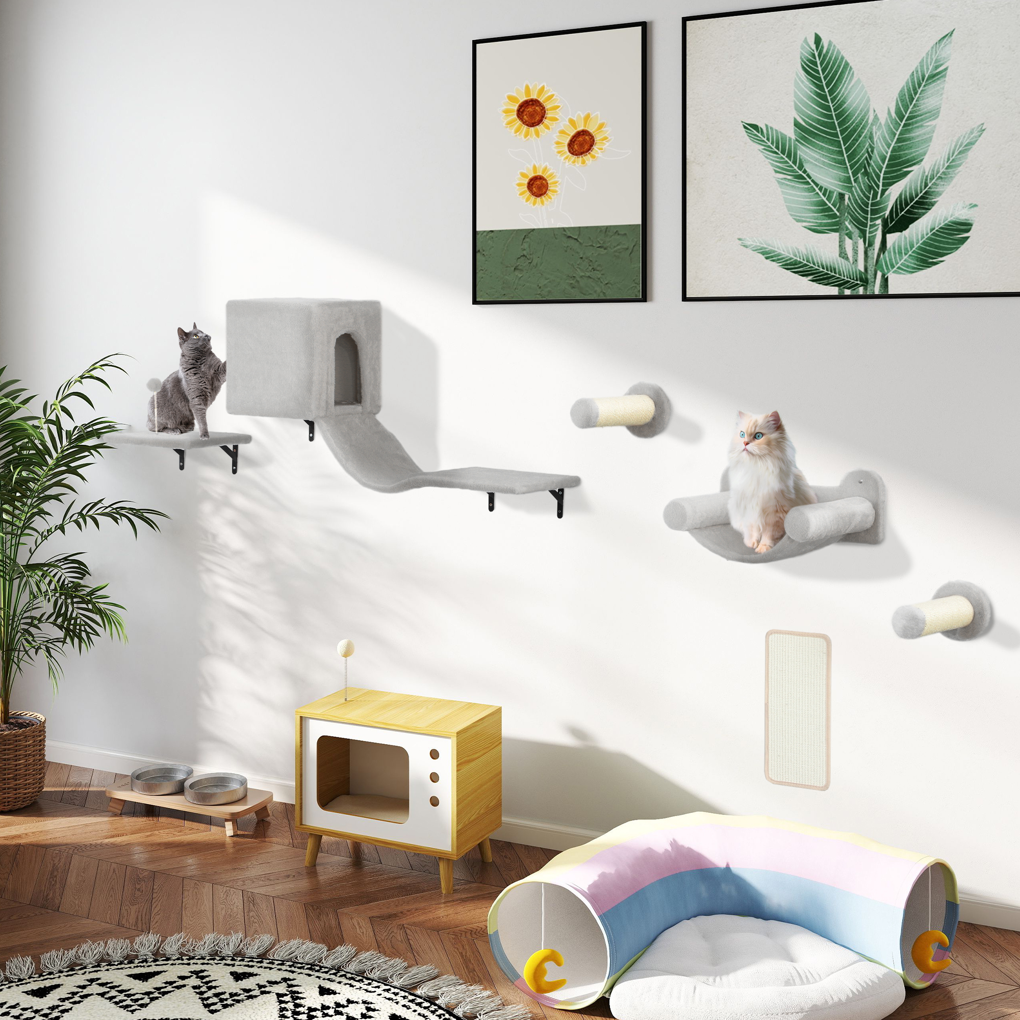 Una habitación con muebles para gatos. Hay estantes para gatos, rascadores y una cama para gatos tipo TV.