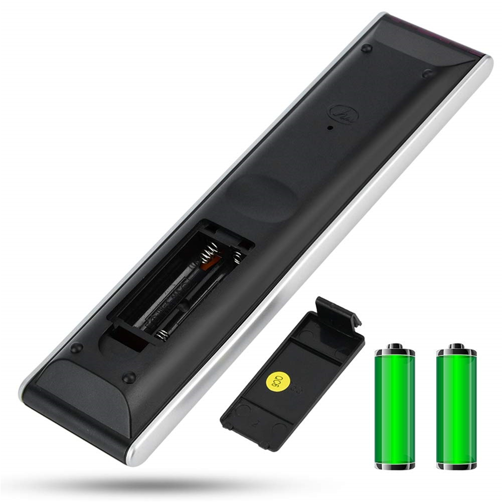 Rückseite einer Fernbedienung mit geöffnetem Batteriefach und zwei grünen Batterien daneben.