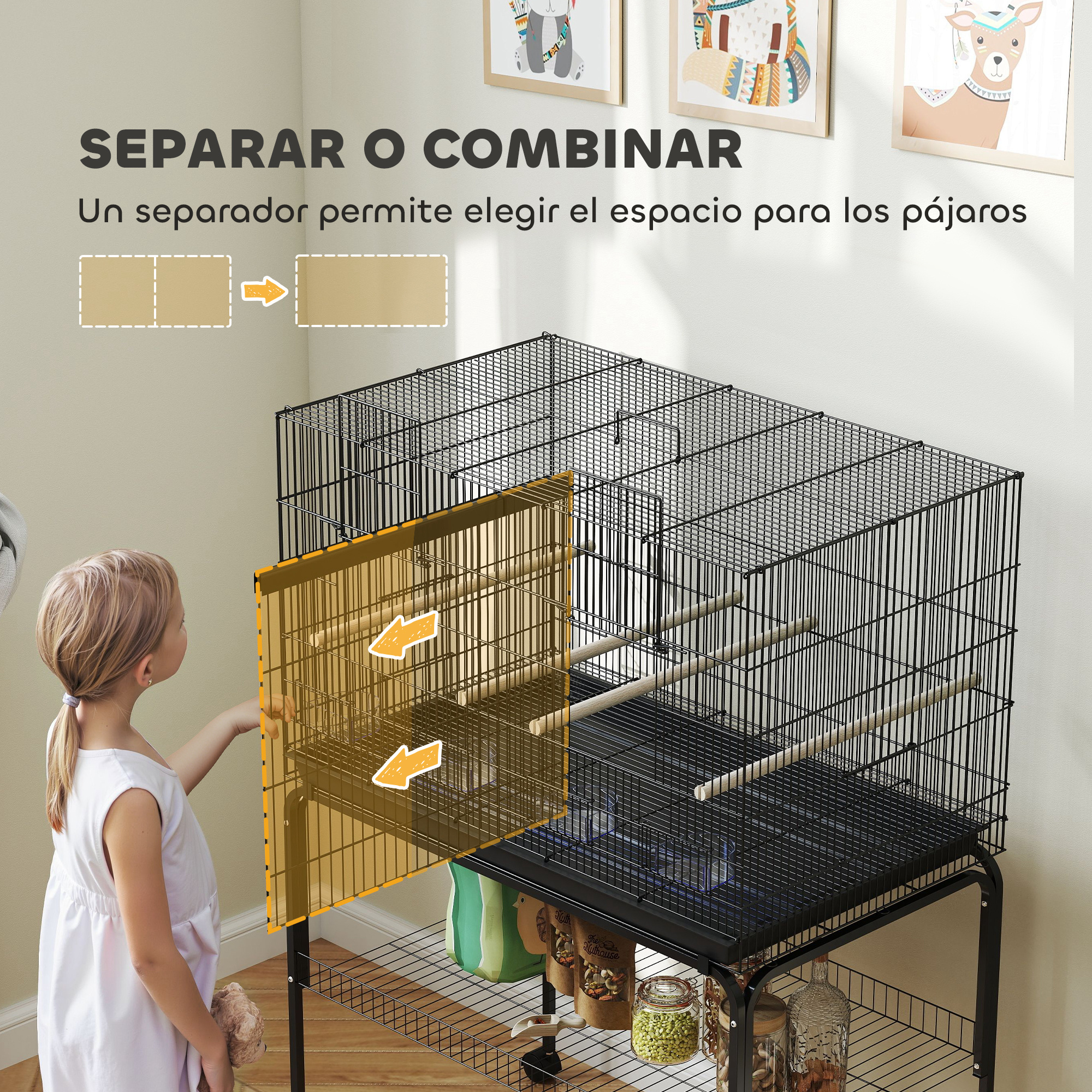 Una jaula de pájaros de alambre negro con un panel divisor amarillo se encuentra sobre un soporte de metal con un estante, imágenes de animales en la pared.