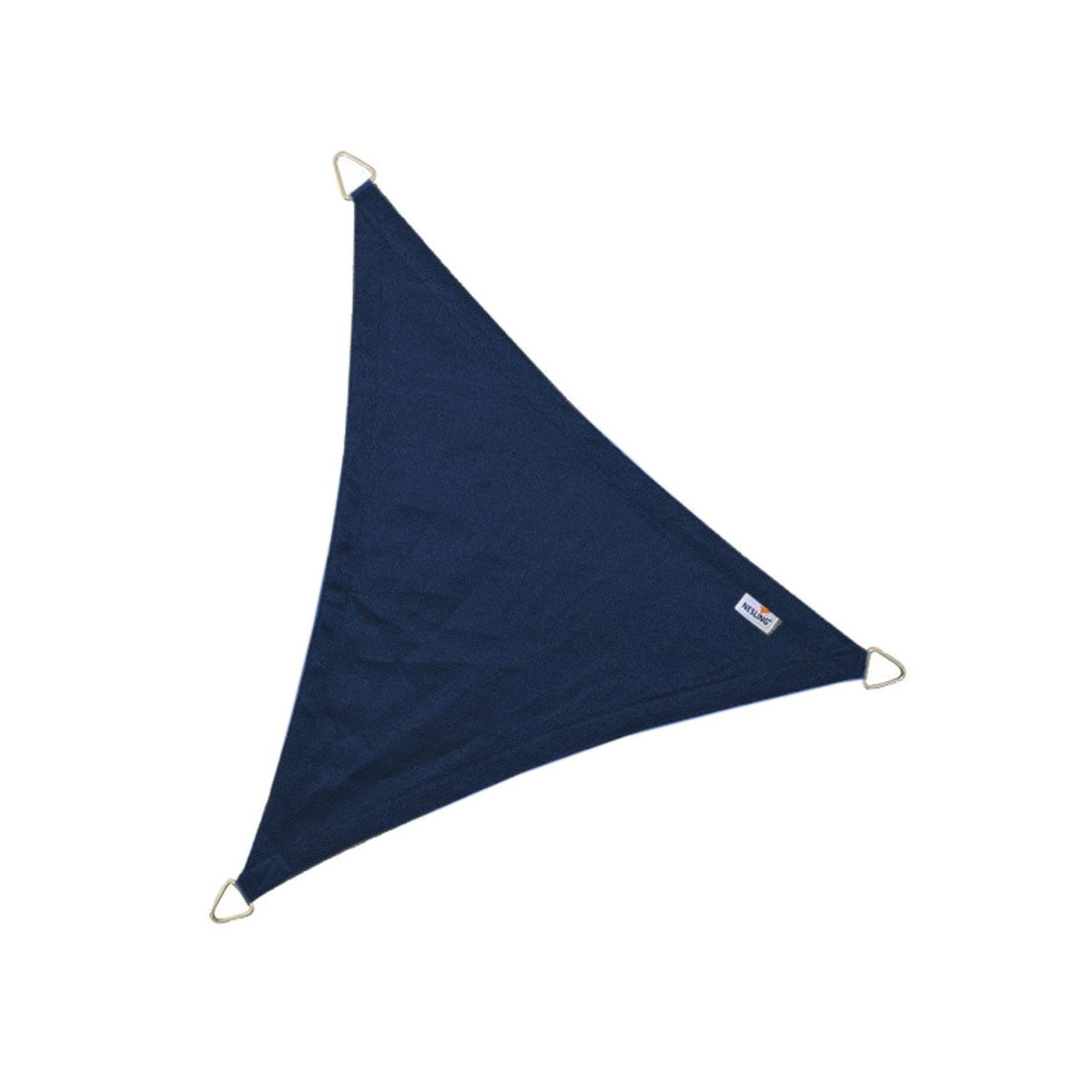 Une voile solaire triangulaire bleu marine avec des anneaux métalliques à chaque coin, sur fond blanc.