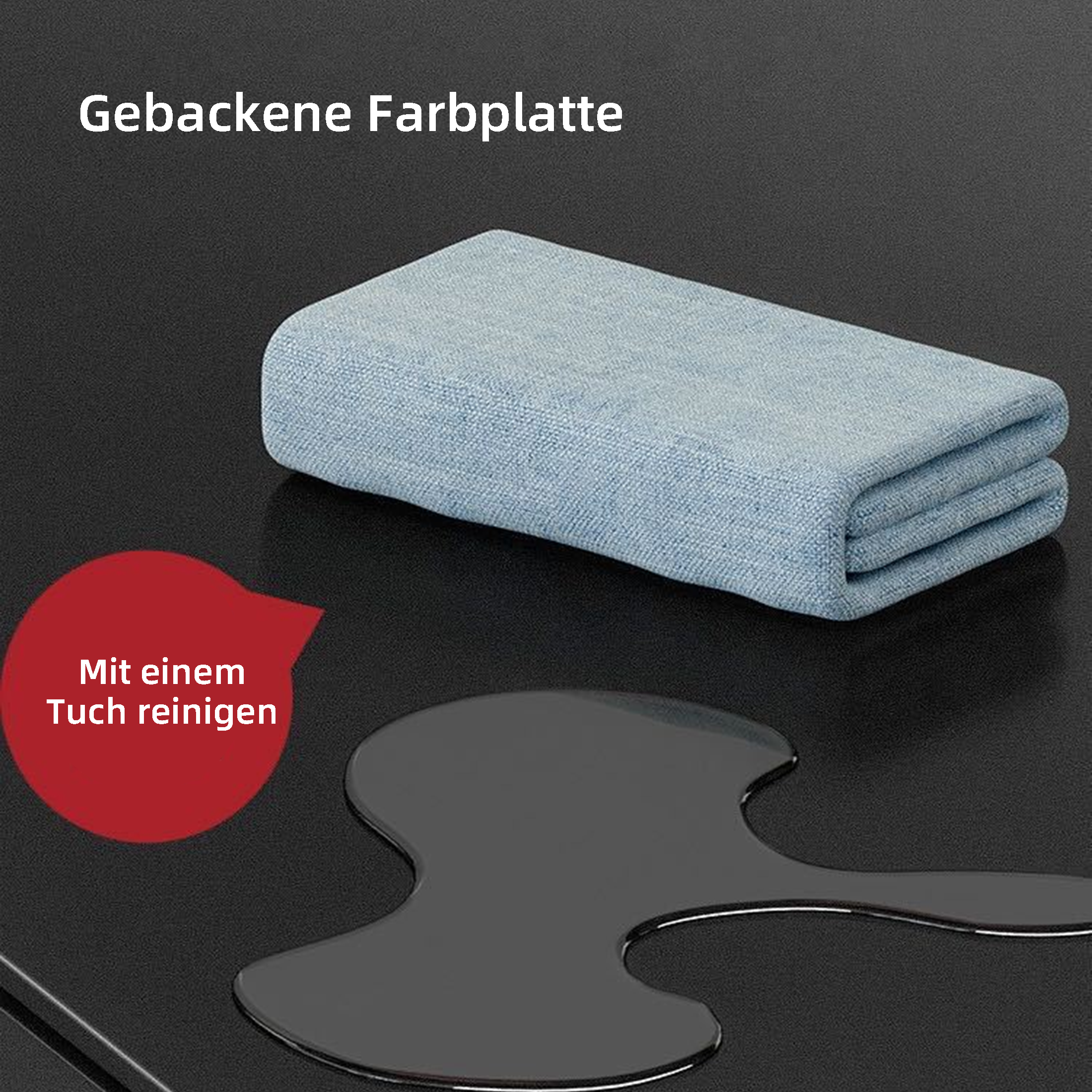 Ein blaues, gefaltetes Tuch auf schwarzer Oberfläche. In der Nähe befindet sich ein schwarzer Flüssigkeitsfleck.