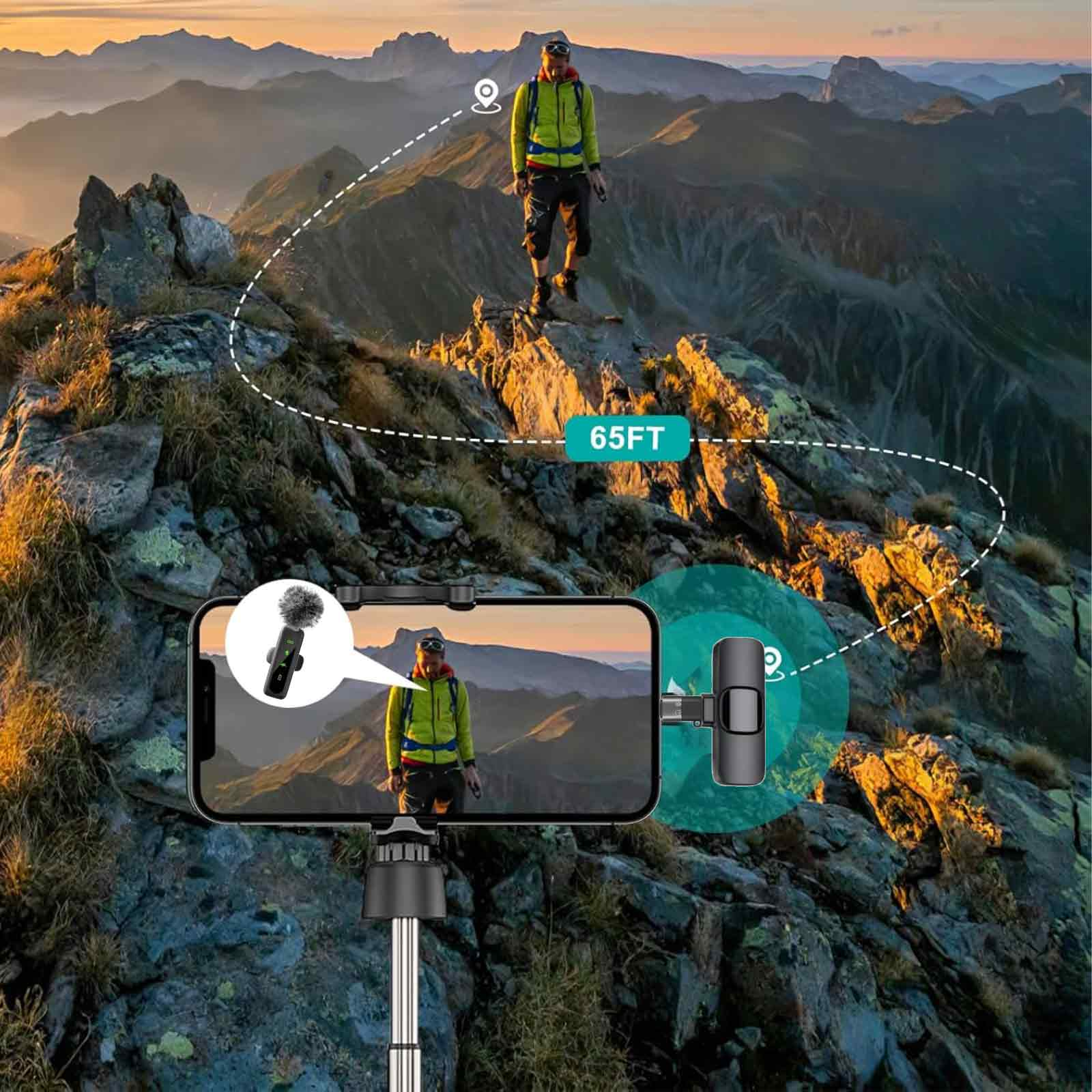 Person auf einem Berggipfel, ein Telefon zeigt dieselbe Person. Ein Mikrofon ist mit dem Telefon verbunden.