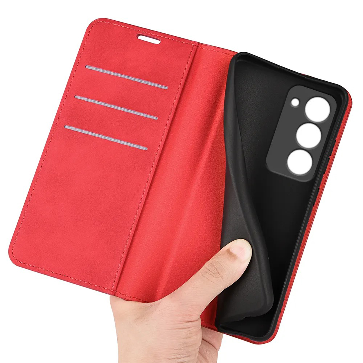 Une main tenant un étui de téléphone rouge ouvert, révélant l'intérieur noir et le cadre du téléphone.