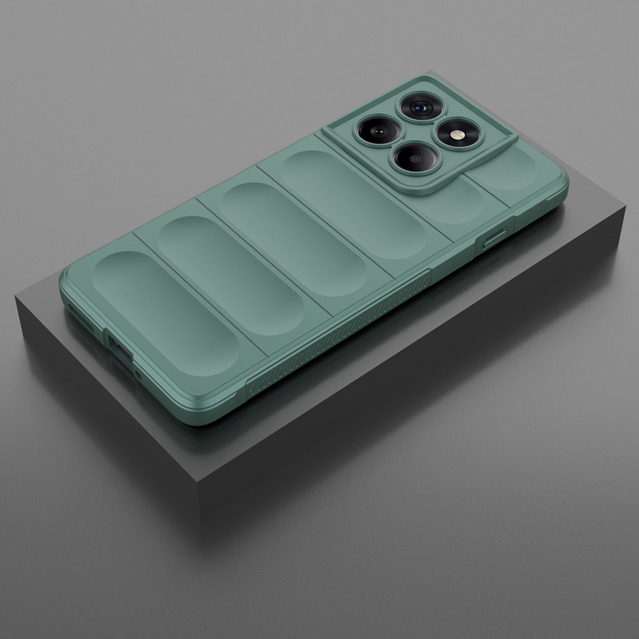 Une coque de téléphone verte avec un design texturé, posée sur une surface gris foncé.