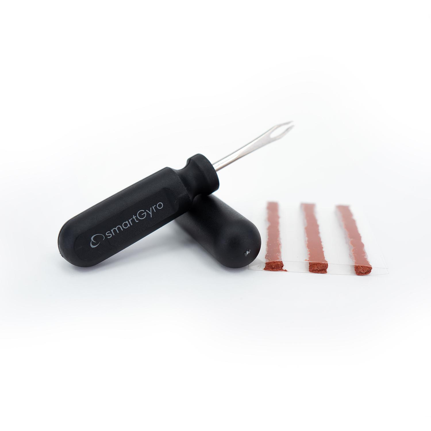 Czarny śrubokręt i paski do naprawy przebić. Tekst 'smartGyro' na uchwycie śrubokręta.