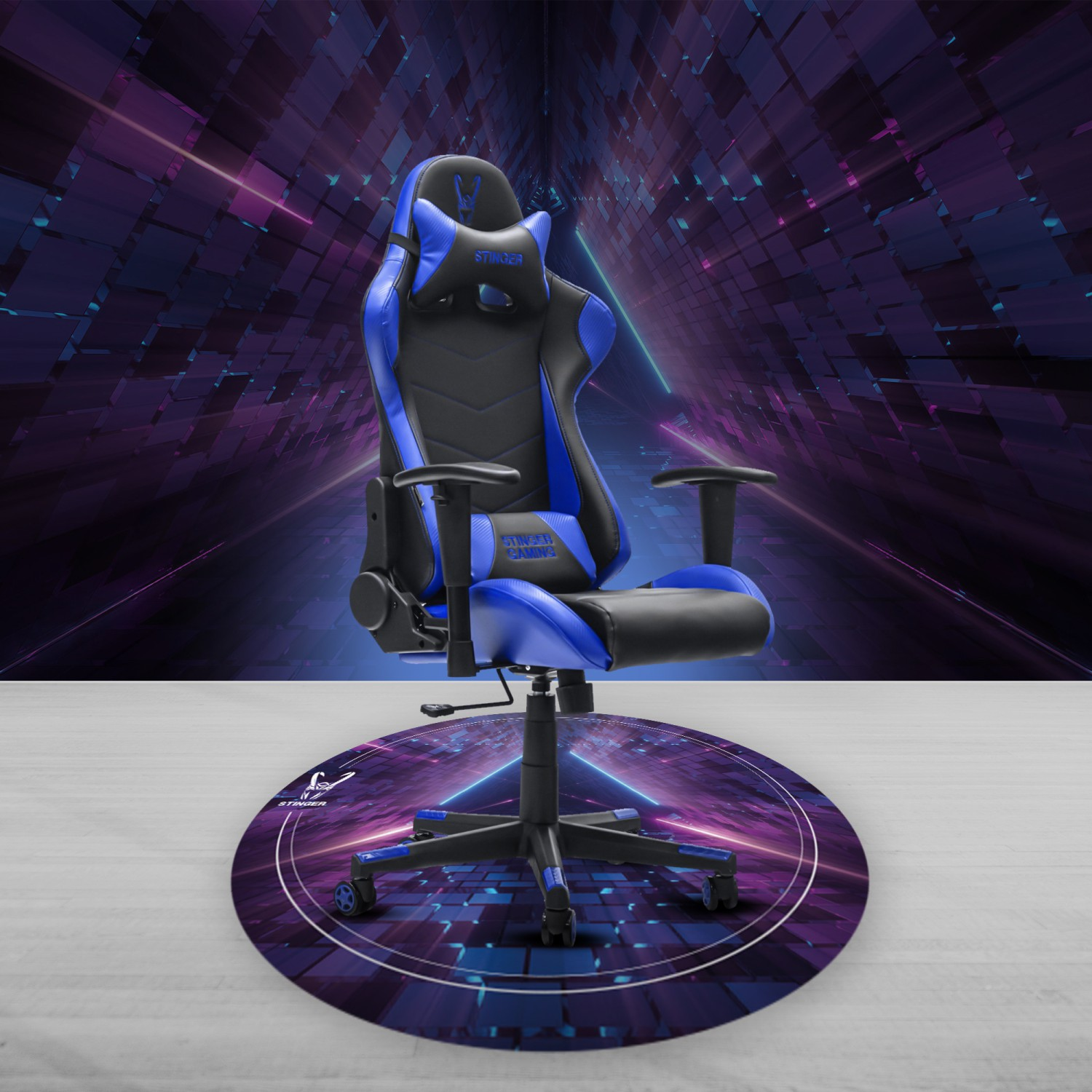 Silla y alfombrilla gaming, azul y negro. Silla con logo STINGER. Fondo con diseño gráfico.