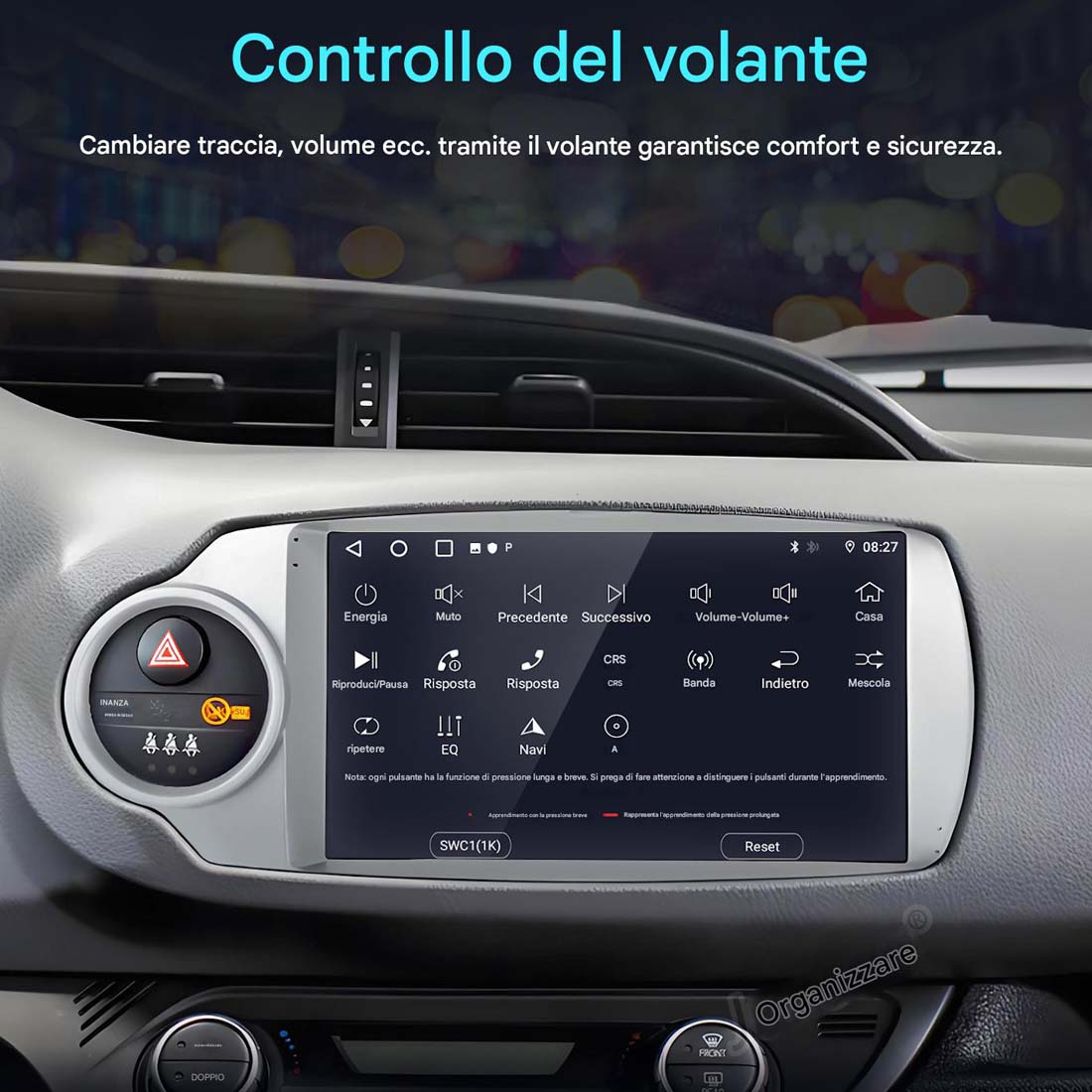 Schermo dell'autoradio che mostra le opzioni di controllo. Sul cruscotto è visibile un'icona che indica una luce di emergenza.