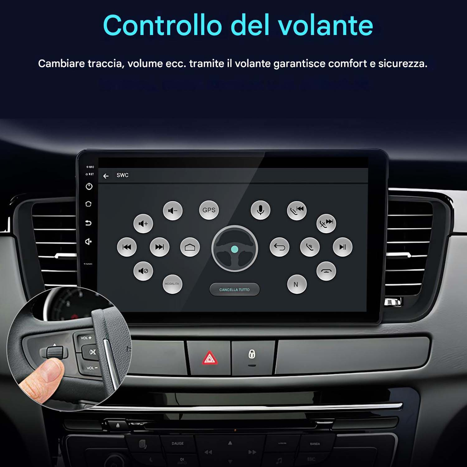 Interfaccia dell'autoradio che mostra le opzioni di controllo e un'icona del volante. Una mano preme un pulsante sul volante di un'auto.