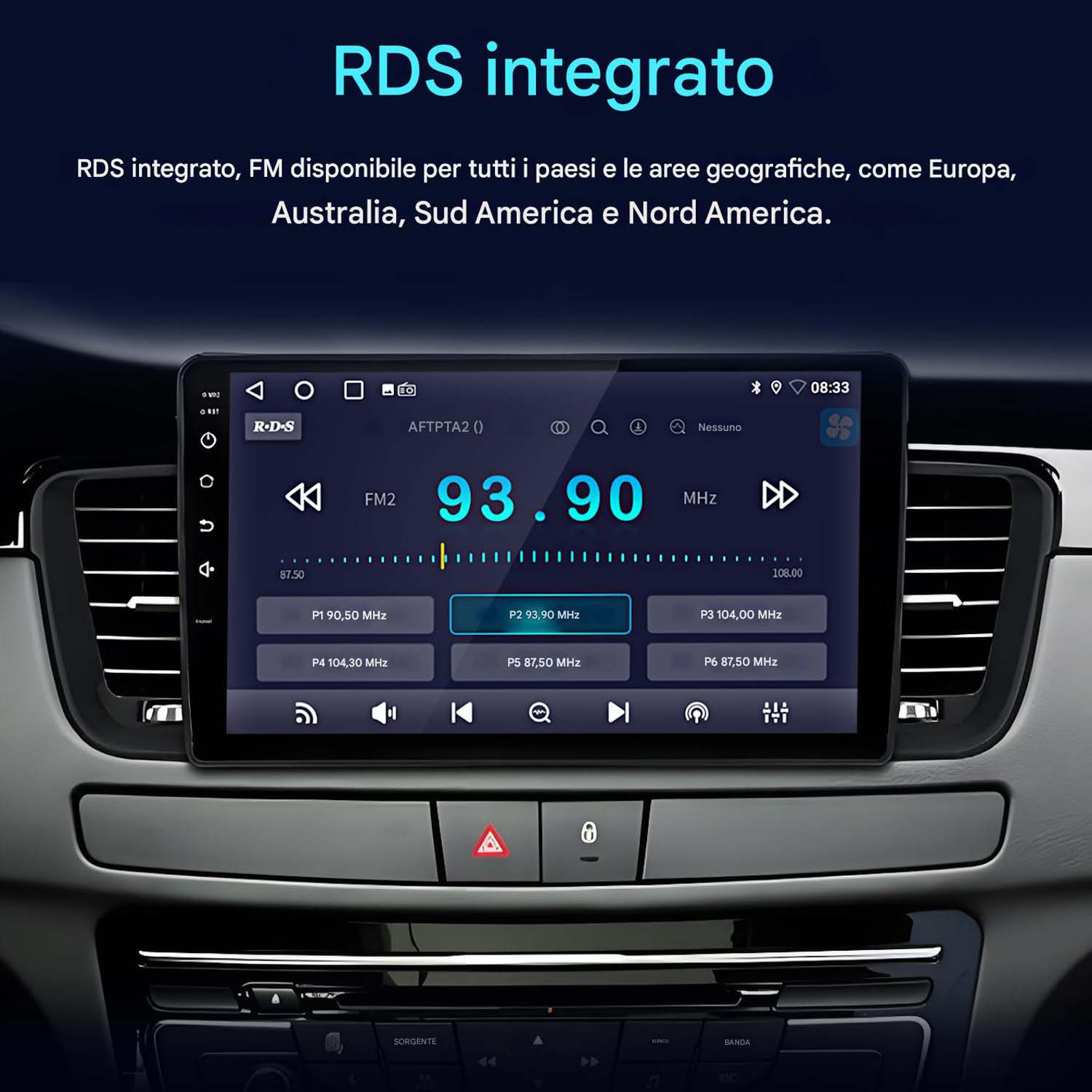 Schermo del cruscotto dell'auto che mostra informazioni radio. Visualizza frequenze radio e dettagli RDS, all'interno di un'auto.