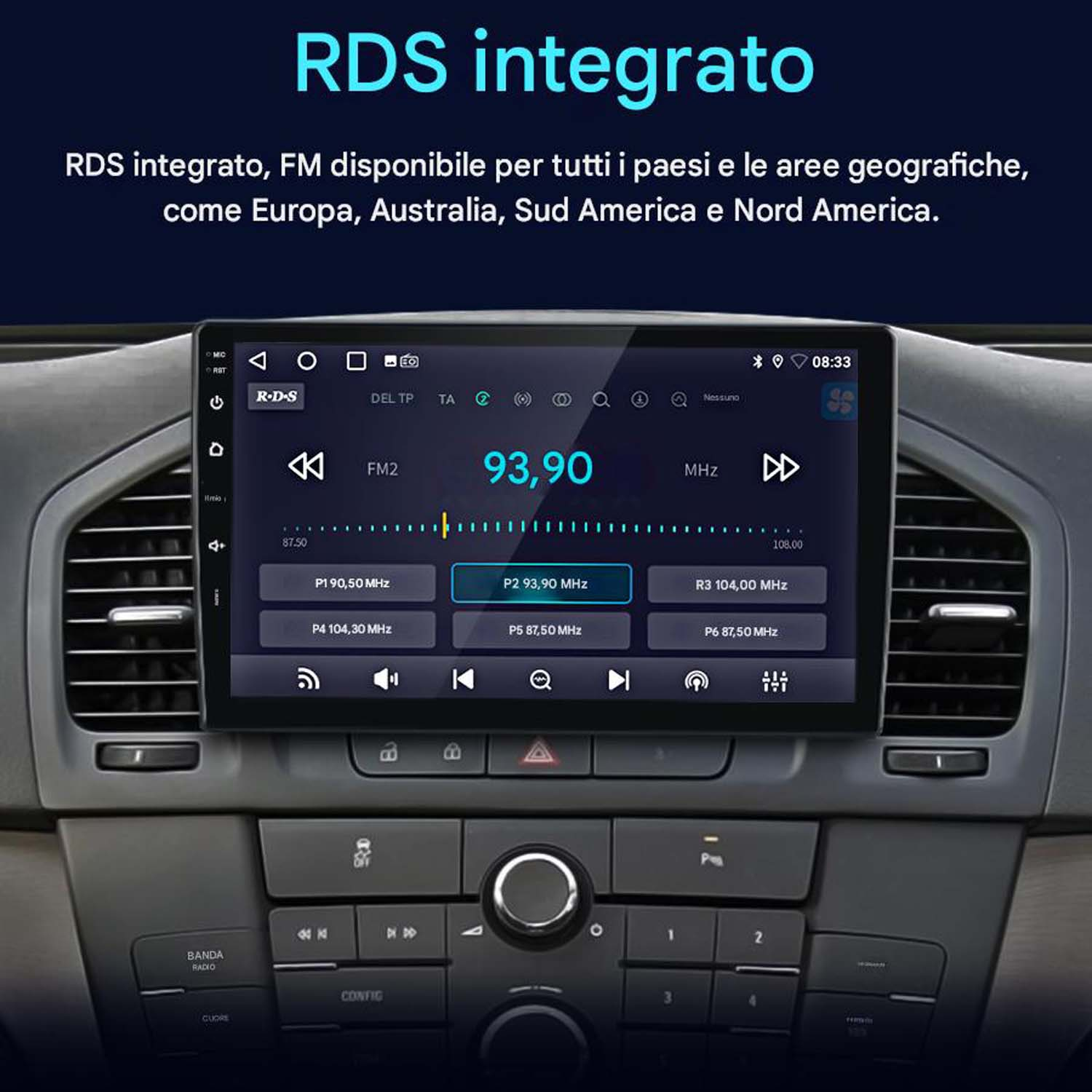 Monitor auto che mostra le impostazioni radio con frequenza 93,90 MHz, all'interno del cruscotto.