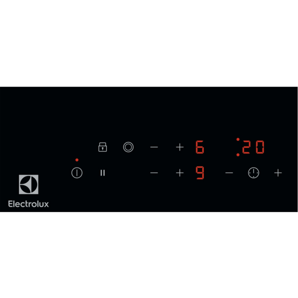 Czarny panel sterowania płyty indukcyjnej z wyświetlaczem cyfrowym. Logo Electrolux na dole.