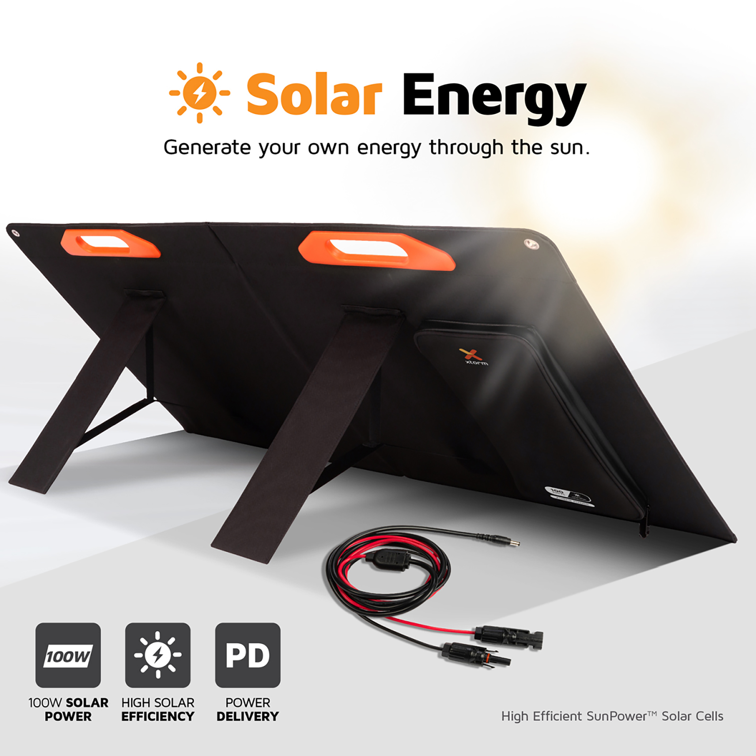 Solarpanel, offen, mit Stützbeinen und Kabeln, das Solarenergie erzeugt.