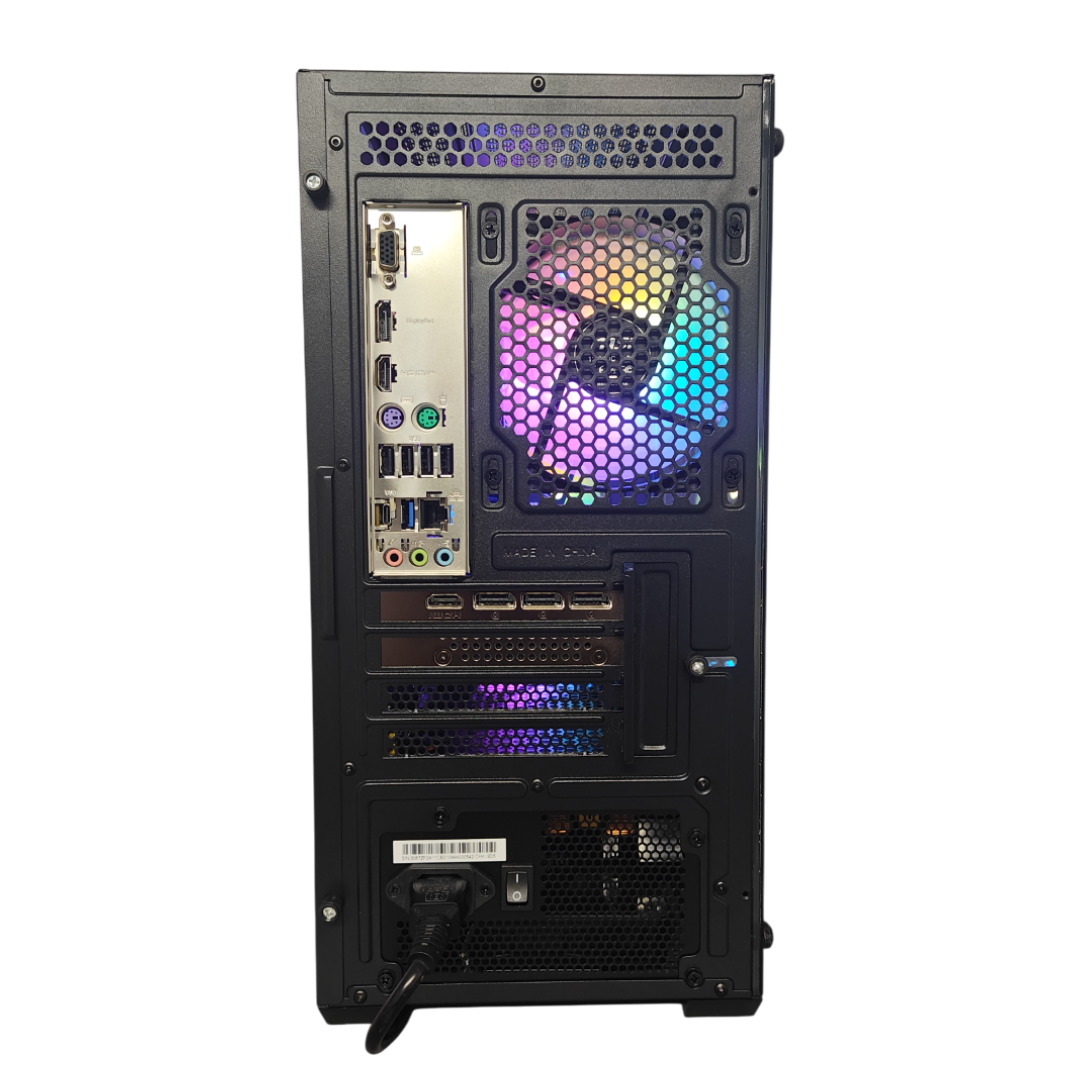 Parte posteriore di un case per computer con varie porte, ventola e un'etichetta, con scritto Made in China.