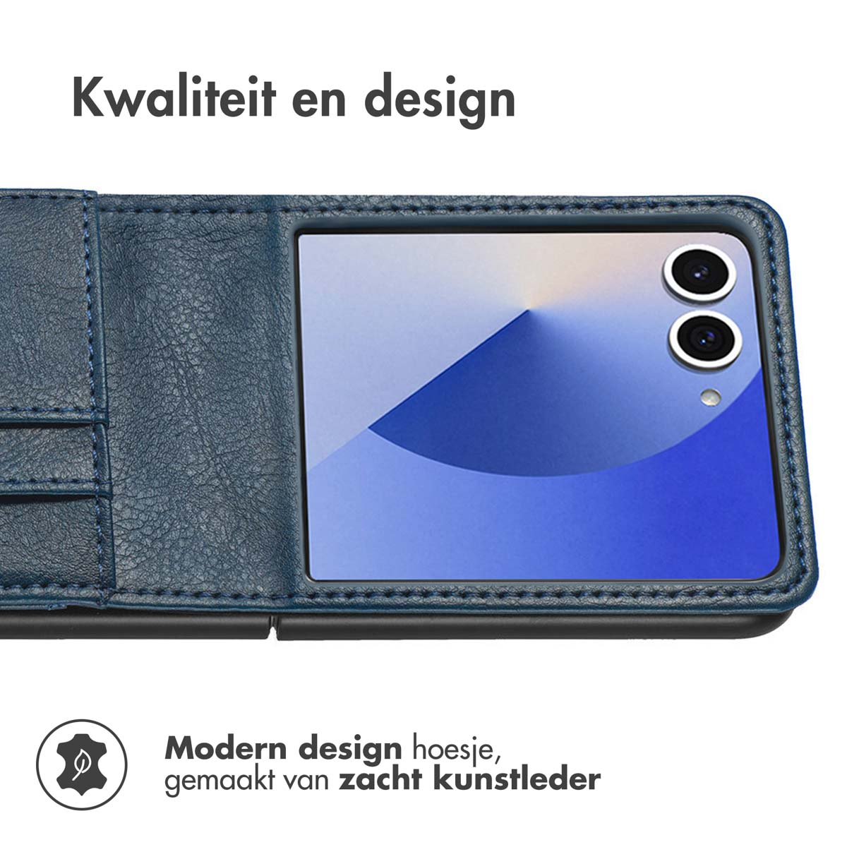 Blauwe telefoonhoes met gedeeltelijk zichtbare telefoon. Tekst: Modern design hoesje, gemaakt van zacht kunstleer. Details getoond.