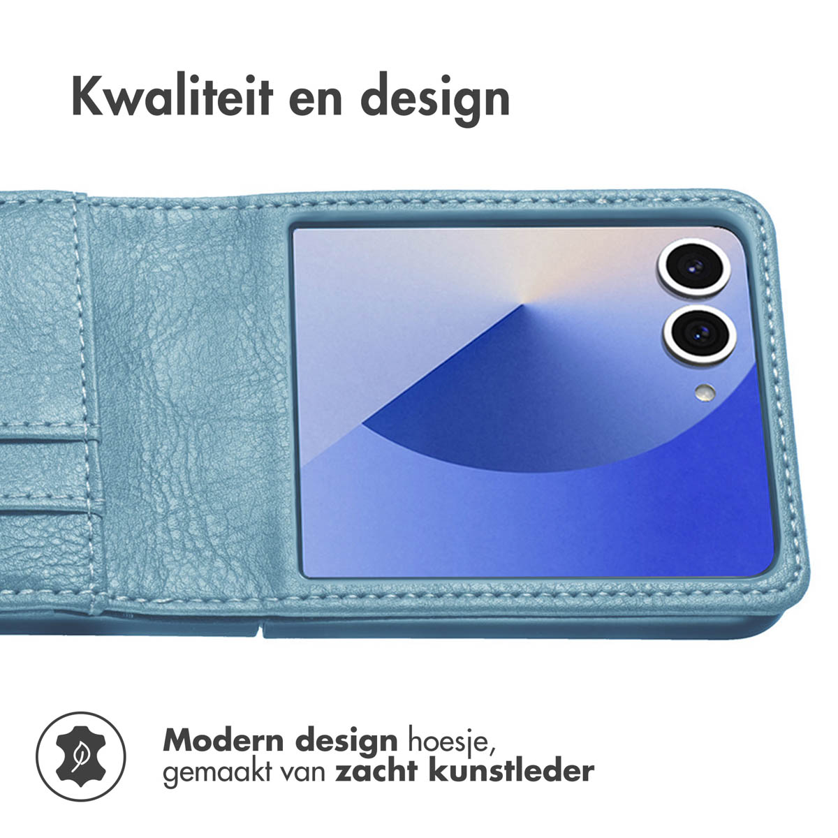Een blauwe leren telefoonhoes met een telefoon erin. De telefoon toont een blauw scherm. Tekst in het Nederlands.