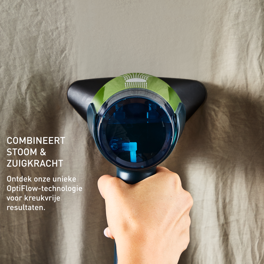 Una mano che tiene uno steamer Tefal. La testa è blu e verde. Il testo dice 'Combina vapore e aspirazione'.