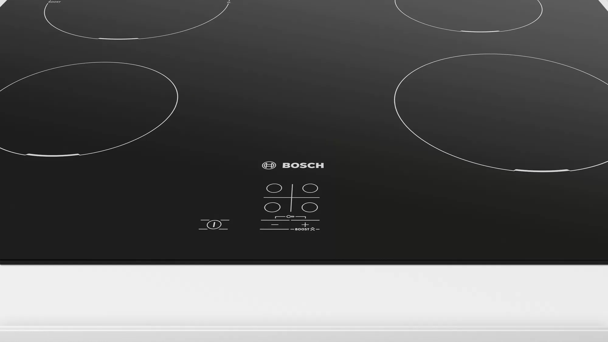 Zwarte Bosch inductiekookplaat met vier cirkelvormige kookzones en touchscreen bediening. Witte achtergrond.
