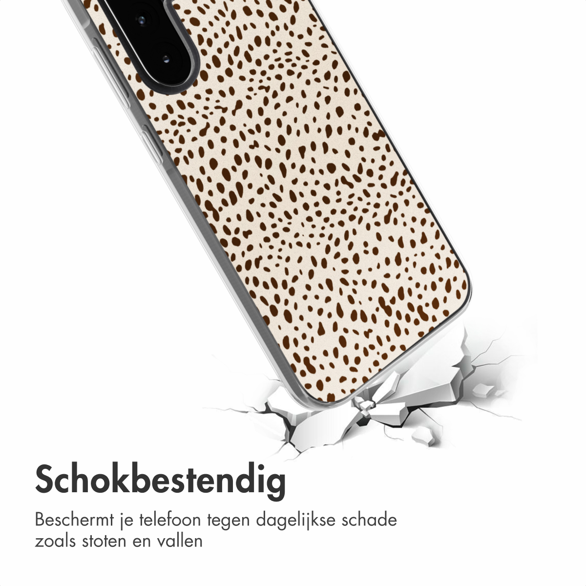 Une coque de téléphone avec un motif léopard. Elle est posée sur une surface fissurée, annonçant la résistance aux chocs.