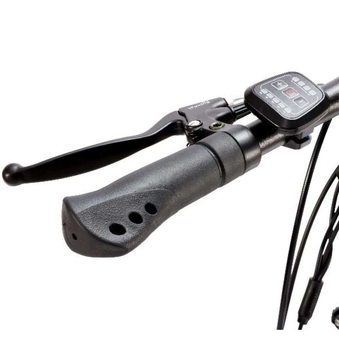 Zbliżenie kierownicy roweru. Jest dźwignia hamulca, panel sterowania i uchwyt.