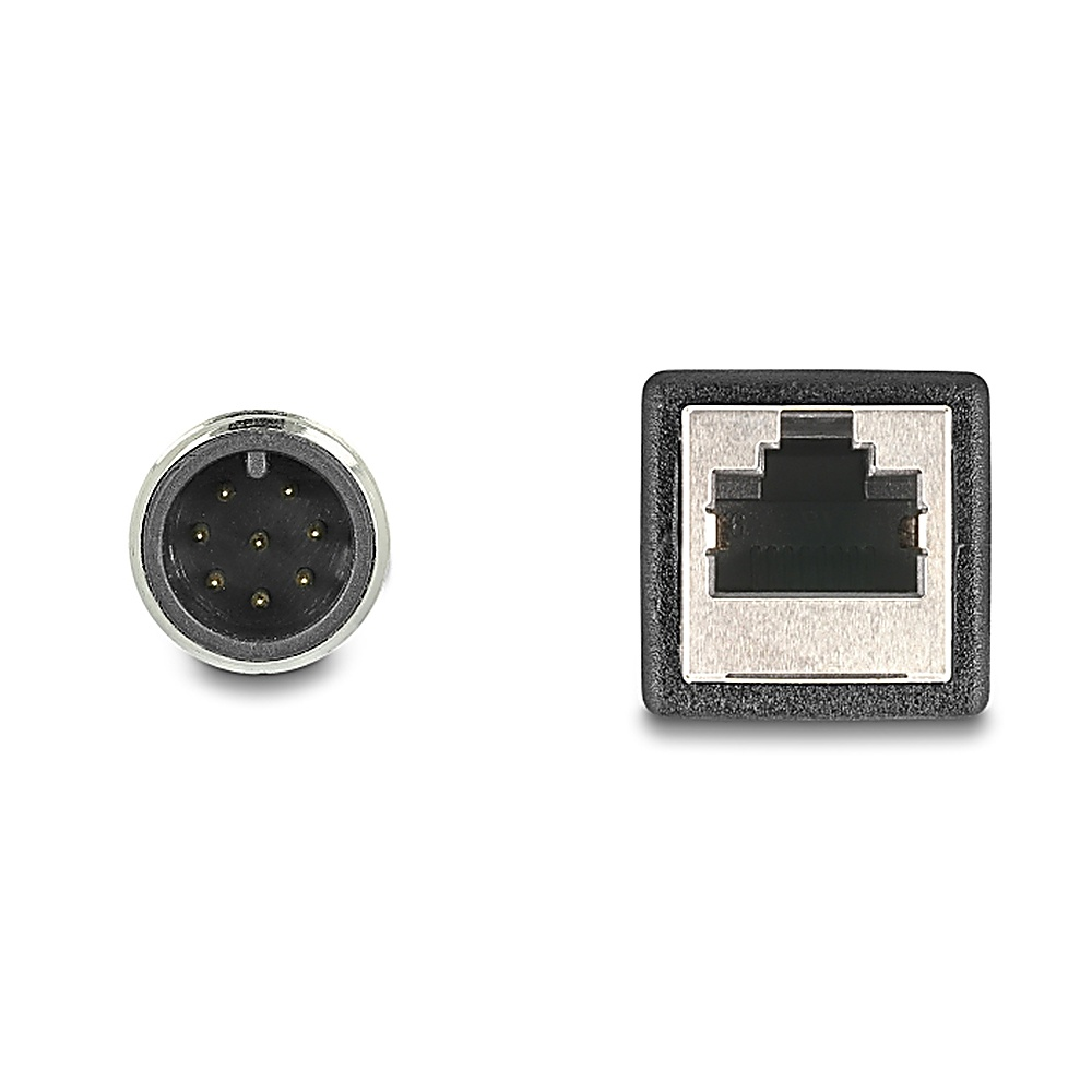 Un connettore rotondo e un connettore di rete quadrato. Sfondo bianco.