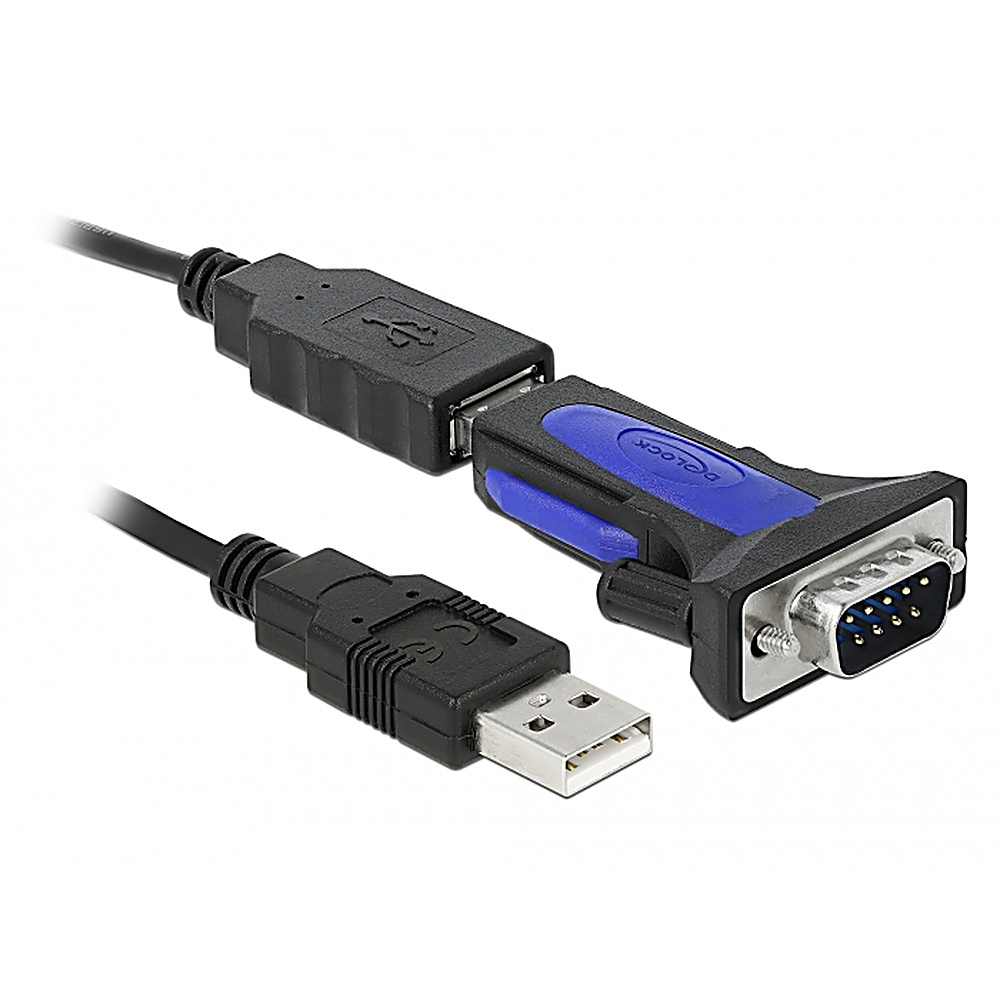 Cavo adattatore da USB a seriale nero, con connettori su entrambe le estremità. Sfondo bianco.
