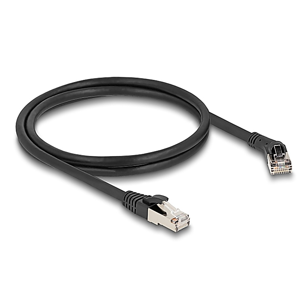 Un cavo Ethernet nero con due connettori. Un connettore è dritto e l'altro è angolato.