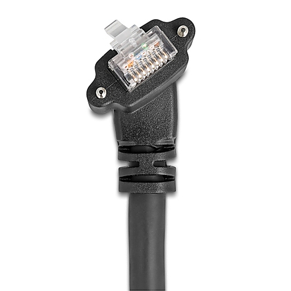 Primo piano di un connettore per cavo Ethernet nero angolato. Il connettore è trasparente con fili multicolore visibili.