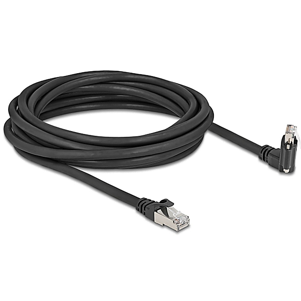 Cavo Ethernet nero arrotolato. Un'estremità ha un connettore dritto, l'altra un connettore ad angolo retto. Sfondo bianco.