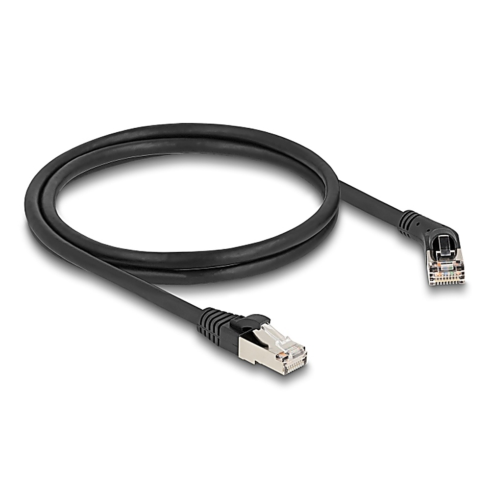 Un cavo ethernet nero con due connettori. Un connettore è angolato.