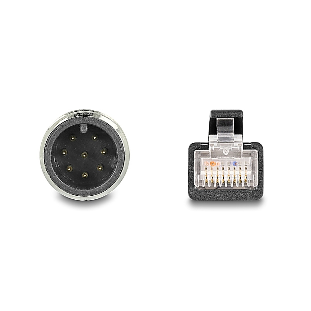Een close-up van een M12-connector en een Ethernet-connector. Witte achtergrond.
