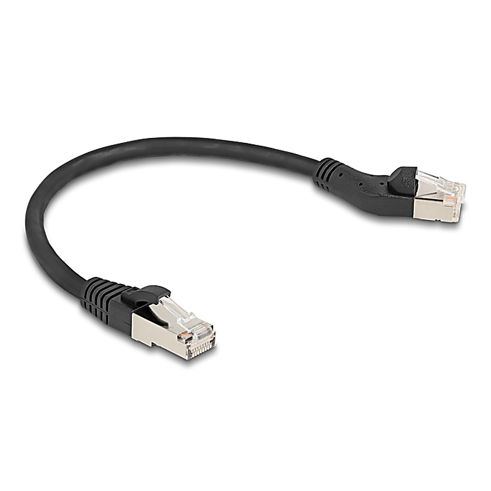Cavo nero con connettori Ethernet su entrambe le estremità. Sfondo bianco.