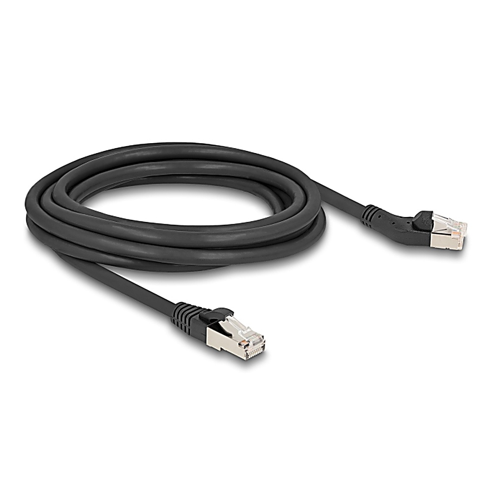 Cavo di rete nero con connettori RJ45 su entrambe le estremità.